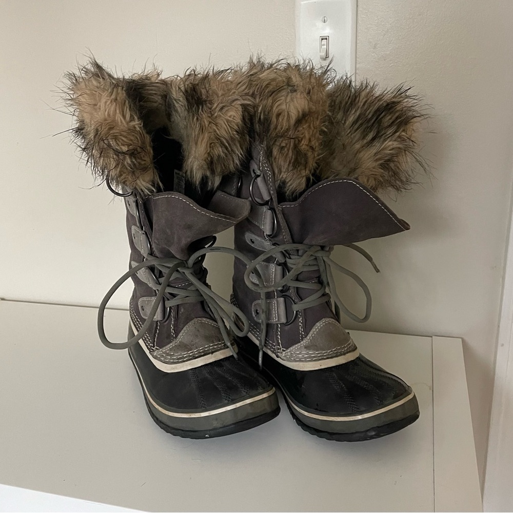 Women’s Winter Boots Size 8